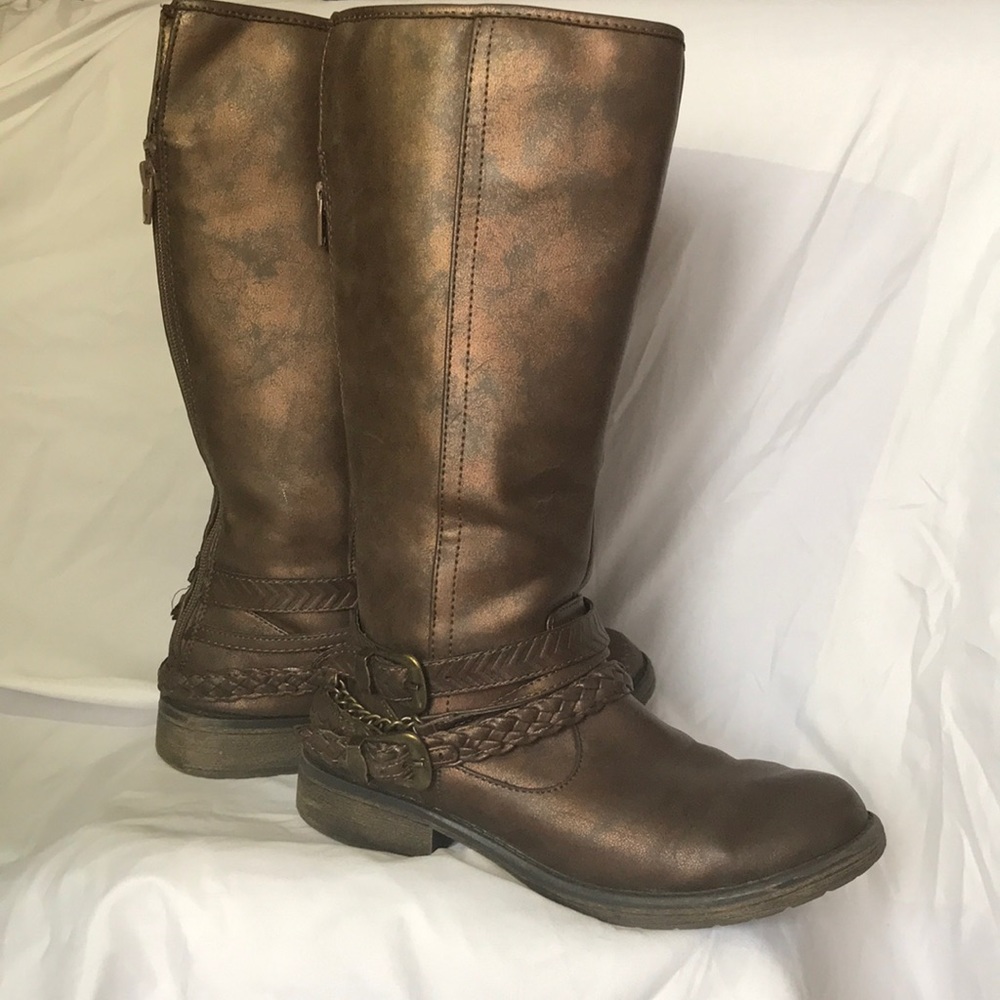 Stevie’s Brown Boots, size 5, barely worn.